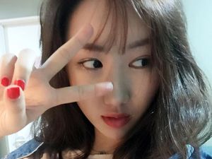 Ini Fotografer BTS yang Nggak Kalah Cantik dari Artis Korea Ini Fotografer BTS yang Nggak Kalah Cantik dari Artis Korea