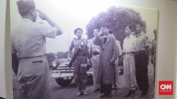 Pameran Foto Soeharto Arsip Nasional Republik Indonesia (ANRI) menampilkan sejumlah foto yang mengabadikan momen Presiden ke-2 RI Soeharto mulai saat aktif sebagai tentara, presiden, hingga bersama keluarganya, di Kantor ANRI, Jalan Ampera, Jakarta, Kamis (18/7).