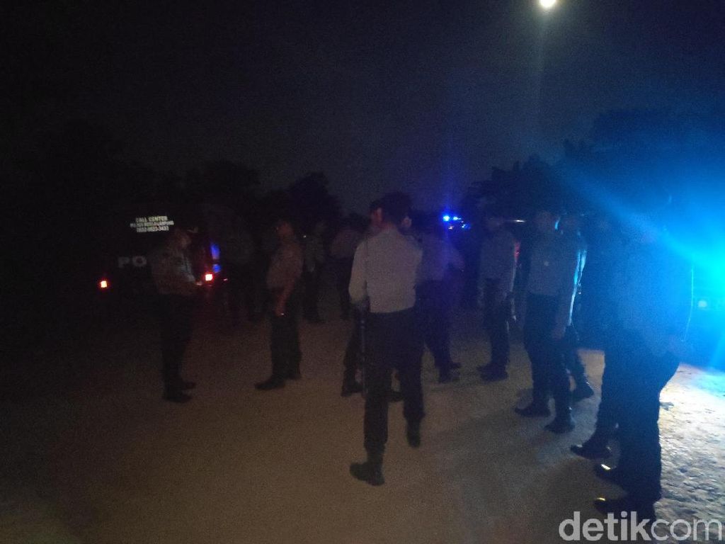 Sisir Lokasi Bentrok di Mesuji, Polisi Temukan Senjata Api Rakitan Sisir Lokasi Bentrok di Mesuji, Polisi Temukan Senjata Api Rakitan