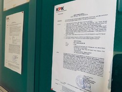 KPK Tempel Surat Panggilan Sjamsul Nursalim dan Itjih di KBRI Singapura