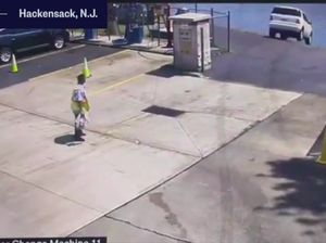 Habis Cuci Mobil, SUV Mercy Malah Nyemplung di Sungai