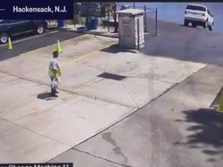 Habis Cuci Mobil, SUV Mercy Malah Nyemplung di Sungai