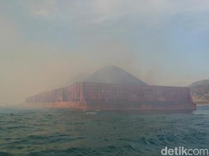 Muatan Batu Bara Kapal Terbakar di Merak, Nelayan Khawatir