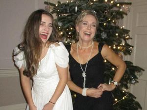 Datang ke Pesta Prom, Remaja Ini Pakai Gaun Pengantin Ibunya