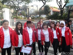 Temui Jokowi di Istana, Grace Natalie dkk Datang Naik Go-Jek