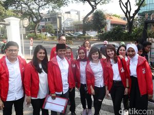 Temui Jokowi di Istana, Grace Natalie dkk Datang Naik Go-Jek Temui Jokowi di Istana, Grace Natalie dkk Datang Naik Go-Jek