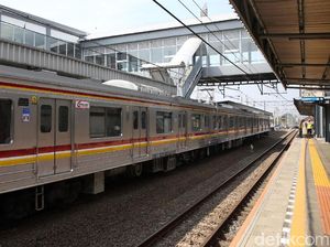 Ada Tawuran di Dekat Stasiun Manggarai, KRL Terganggu Ada Tawuran di Dekat Stasiun Manggarai, KRL Terganggu