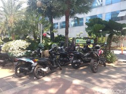 Penuh Motor, Parkiran Sepeda di Balai Kota DKI Akhirnya Dipindahkan