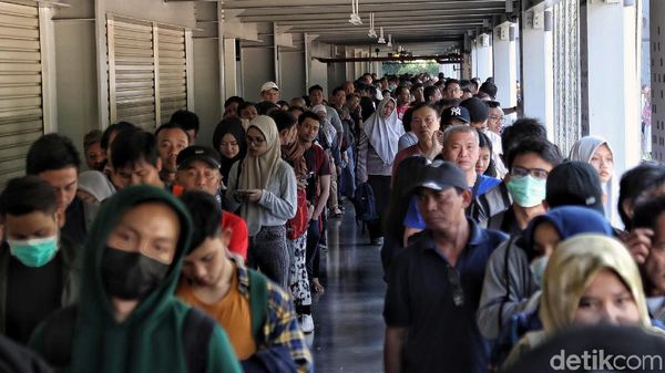 Antrean Panjang Penonton Demi Saksikan Indonesia Open Hari Ketiga