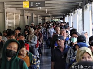 Antrean Panjang Penonton Demi Saksikan Indonesia Open Hari Ketiga