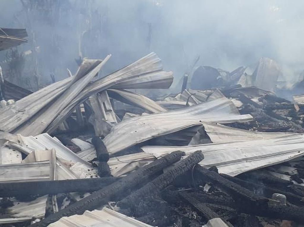 8 Rumah Terbakar di Sumbawa Barat, 1 Orang Tewas 8 Rumah Terbakar di Sumbawa Barat, 1 Orang Tewas