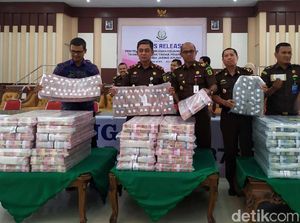 Ini Tumpukan Uang Rp 36 M Yang Disita Kejati Aceh Ini Tumpukan Uang Rp 36 M Yang Disita Kejati Aceh