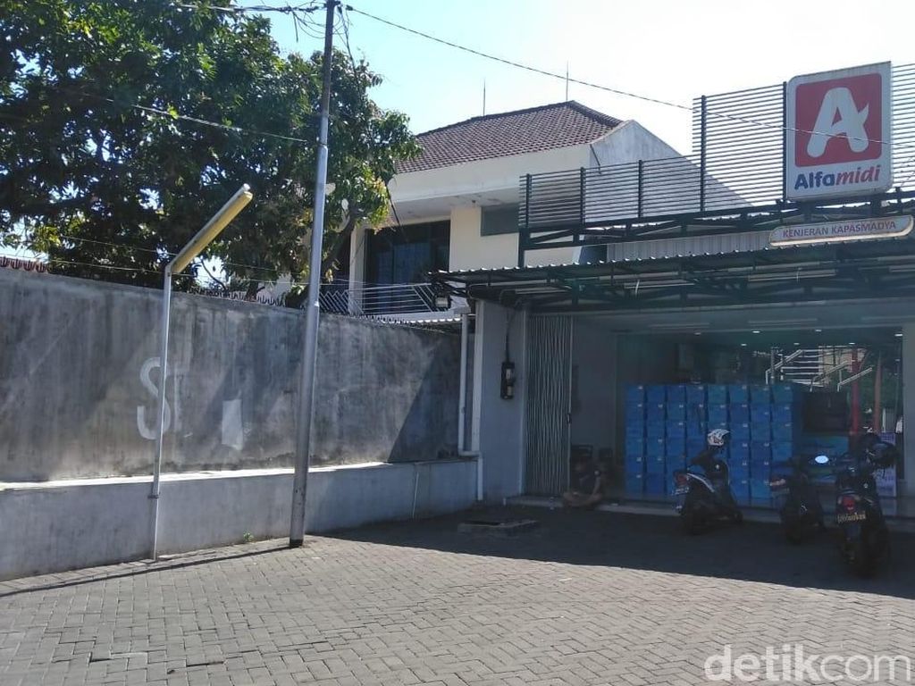 Perampok Kembali Satroni Sebuah Minimarket di Surabaya Perampok Kembali Satroni Sebuah Minimarket di Surabaya
