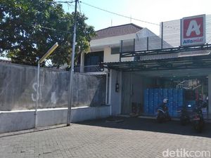 Perampok Kembali Satroni Sebuah Minimarket di Surabaya Perampok Kembali Satroni Sebuah Minimarket di Surabaya