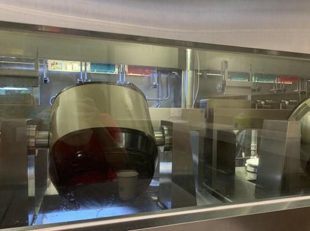 Wuih! Restoran Hong Kong Ini Pakai Robot Pelayan Wuih! Restoran Hong Kong Ini Pakai Robot Pelayan