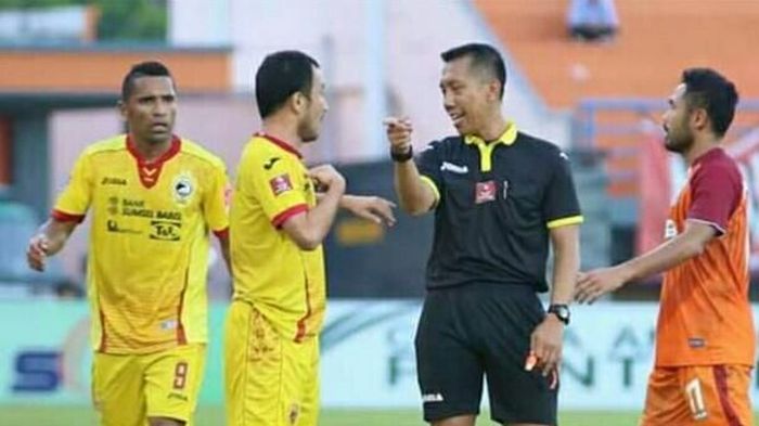 mantan wasit nasional Muslimin Daeng Eppe tutup usia. (istimewa) mantan wasit nasional Muslimin Daeng Eppe tutup usia. (istimewa)