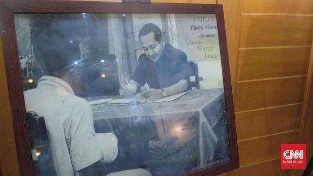 Pihak keluarga Presiden ke-2 RI Soeharto yang diwakili putri Soeharto, Siti Hardiyanti Rukmana alias Mbak Tutut menyerahkan sejumlah arsip kepada ANRI, di Gedung C, ANRI, Jakarta, Kamis (18/7).Arsip yang diserahkan pihak keluarga terdiri dari 19 roll microfilm yang berisi pidato Soeharto berikut dengan daftarnya, 10 roll microfilm pidato Ibu Tien Soeharto beserta daftar dan naskah pidatonya, 10 roll microfilm kumpulan risalah sidang kabinet periode tahun 1967–1998.Kemudian proklamasi integrasi Balibo, yang mendeskripsikan tekad rakyat Timor Timur untuk bersatu dengan Indonesia tahun 1976 beserta daftarnya, satu album foto yang terdiri dari 91 lembar foto yang merekam kegiatan Soeharto berikut compact disc-nya.