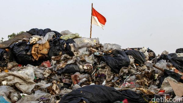 Potret Nyata Tumpukan Sampah Plastik di Sekitar Kita