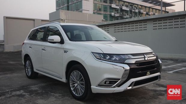 Mitsubishi Buka Harga Eclipse Cross dan Outlander PHEV