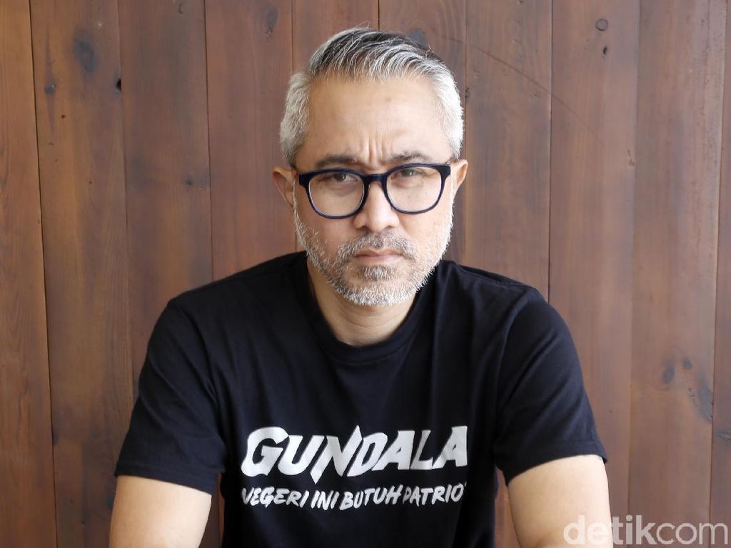 Lukman Sardi Beberkan Hubungan dengan Mendiang Ayah Pascapindah Agama Lukman Sardi Beberkan Hubungan dengan Mendiang Ayah Pascapindah Agama