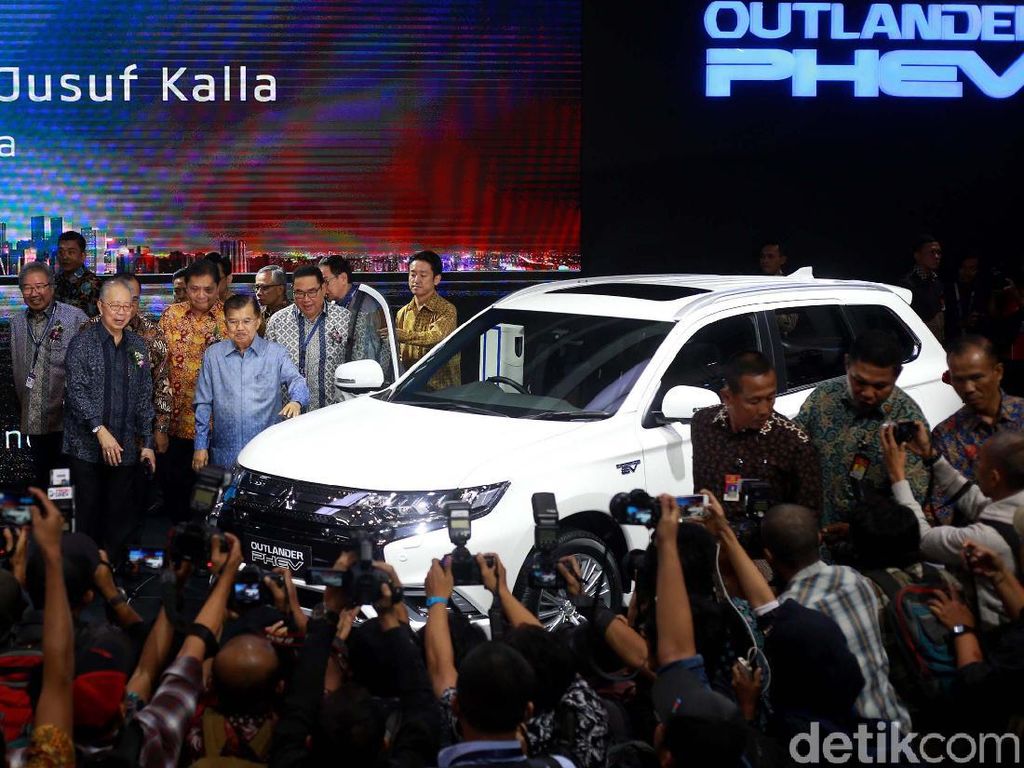 GIIAS 2019: Outlander PHEV, Bukti Teknologi 100 Tahun Mitsubishi GIIAS 2019: Outlander PHEV, Bukti Teknologi 100 Tahun Mitsubishi
