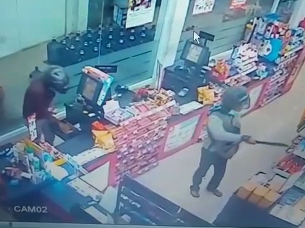 Perampok yang Satroni Minimarket di Surabaya Beraksi 2 Kali Perampok yang Satroni Minimarket di Surabaya Beraksi 2 Kali