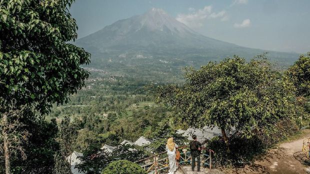 Pemandangan Ketep Pass di Magelang, Jawa Tengah. (Dok. Kementerian Pariwisata)