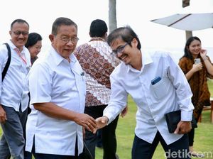 Suasana Baru, Darmin Gelar Rapat di Pinggir Pantai Banyuwangi