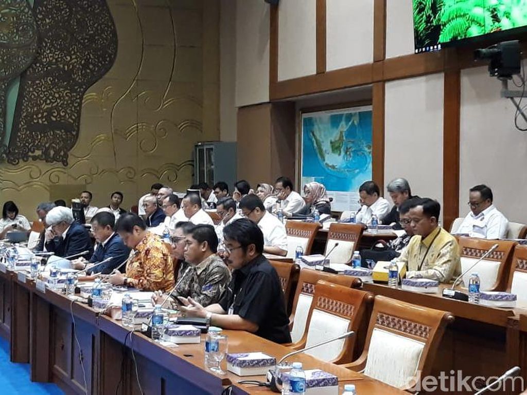 Jonan dan Airlangga Duduk Bareng DPR Bahas Revisi UU Minerba Jonan dan Airlangga Duduk Bareng DPR Bahas Revisi UU Minerba