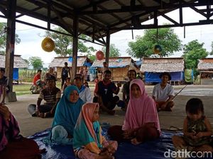 Bolak-balik Direlokasi, Pengungsi Gempa Sigi Mengeluh