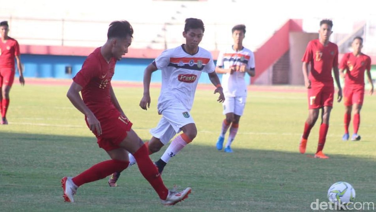 Timnas Indonesia U-19 berhasil mengalahkan Persibo Bojonegoro 2-1 di laga ujicoba. (Foto: Suparno/detikcom)