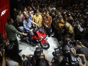 JK di GIIAS: Duduk di Atas Motor Honda Hingga Kenalan dengan Almaz