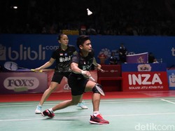 Lirikan Berjuta Makna dari Tontowi kepada Liliyana di Istora