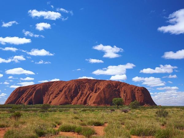 Detik-detik Pendakian Gunung Uluru Australia Tutup Permanen