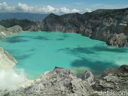 Brrr... Suhu di Kawah Ijen Turun Hingga 3 Derajat Celcius