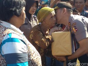 Gelar Bakti Sosial Pada 60 Ribu Warga, Polri Raih Rekor Muri Gelar Bakti Sosial Pada 60 Ribu Warga, Polri Raih Rekor Muri