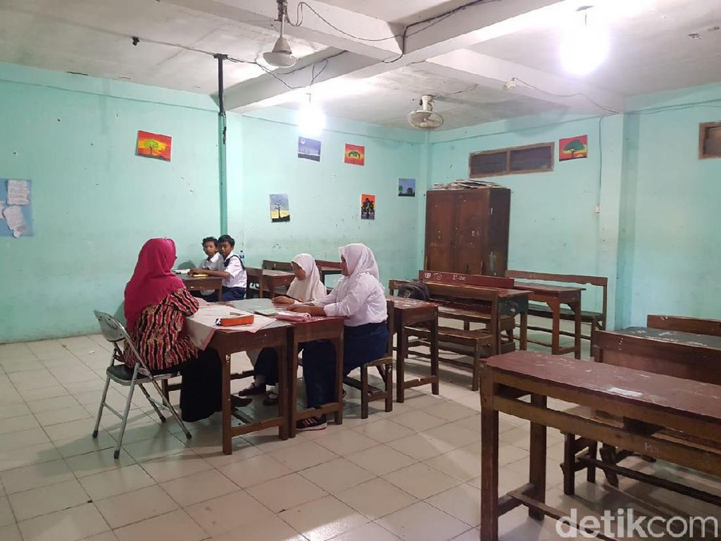 Ini Kata Risma Soal Sekolah Swasta di Surabaya yang Kurang Murid Ini Kata Risma Soal Sekolah Swasta di Surabaya yang Kurang Murid