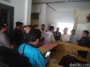 Walkot Pematangsiantar Diperiksa Polisi Terkait Kasus Pungli di BPKD Walkot Pematangsiantar Diperiksa Polisi Terkait Kasus Pungli di BPKD
