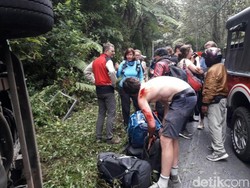 Minibus Terguling di Jalur Wisata Kawah Ijen, Beberapa WNA Luka