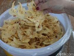 Dijual Satu Stoples Rp 200 Ribu, Begini Rasa Rempeyek Bu Cetarrr