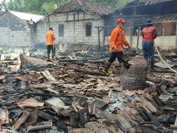 Kebakaran di Mojokerto Lalap 2 Rumah dan Panggang 3 Kambing
