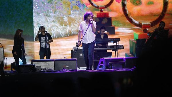 Tanpa Ahmad Dhani, Dewa 19 Panaskan Panggung bersama Ari Lasso dan Dul