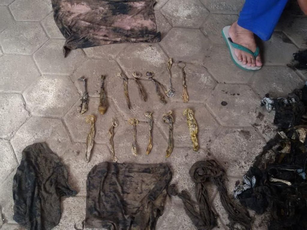 Dinas SDA DKI Sisir Gorong-gorong yang Mampet karena Kondom dan Kabel Dinas SDA DKI Sisir Gorong-gorong yang Mampet karena Kondom dan Kabel