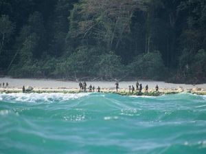 Kenapa YouTuber Ditangkap Usai Kunjungi Pulau Suku Asli di Samudra Hindia? Kenapa YouTuber Ditangkap Usai Kunjungi Pulau Suku Asli di Samudra Hindia?