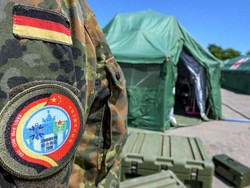 Petugas Medis Tentara China dan Jerman Tangani Kolera dalam Latihan Gabungan