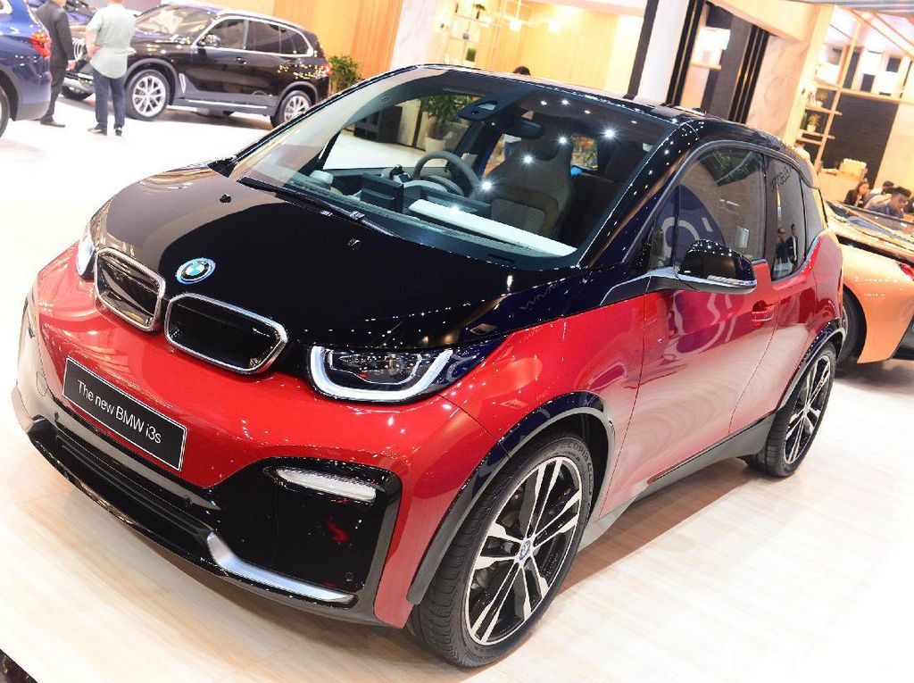 Formula E Jakarta Batal, BMW Tetap Luncurkan Mobil Listrik di RI Formula E Jakarta Batal, BMW Tetap Luncurkan Mobil Listrik di RI