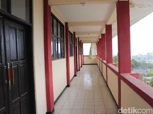 Sedih, SMK di Bandung Barat Hanya Diminati Satu Calon Siswa Sedih, SMK di Bandung Barat Hanya Diminati Satu Calon Siswa