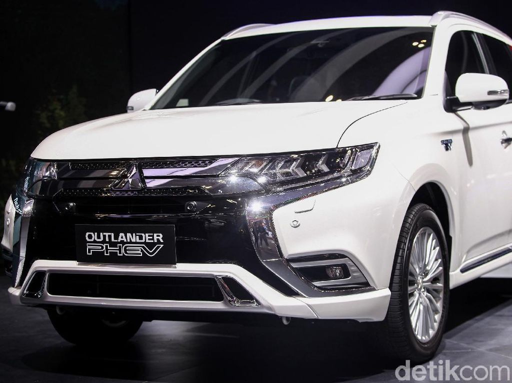 Wow, Outlander PHEV Bakal Jadi Armada Palang Merah Indonesia Wow, Outlander PHEV Bakal Jadi Armada Palang Merah Indonesia