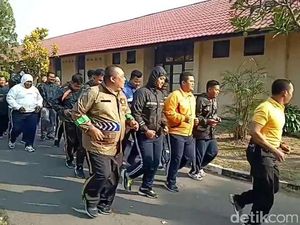 Polisi Gemuk Dilatih Turunkan Berat Badan, Ada yang Berbobot Lebih 90 Kg Polisi Gemuk Dilatih Turunkan Berat Badan, Ada yang Berbobot Lebih 90 Kg