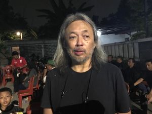 Arswendo Atmowiloto Sempat Garap Kumpulan Komik bersama Seno Gumira Arswendo Atmowiloto Sempat Garap Kumpulan Komik bersama Seno Gumira
